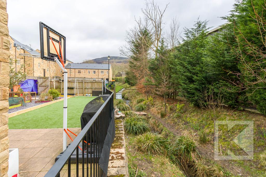 Bowler Way, Greenfield, Saddleworth 5 bed detached house £500,000