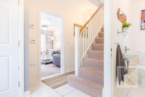 21 Bowler Way, Greenfield, Oldham, OL3 7FQ