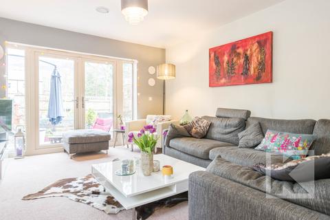 21 Bowler Way, Greenfield, Oldham, OL3 7FQ