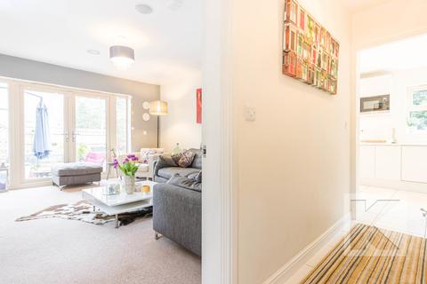 21 Bowler Way, Greenfield, Oldham, OL3 7FQ