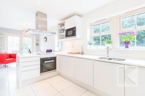 21 Bowler Way, Greenfield, Oldham, OL3 7FQ