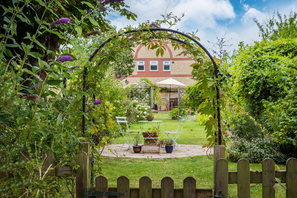 West Street, Warminster 3 bed cottage £225,000