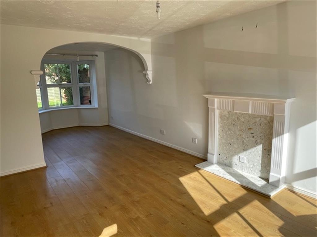 Wadham Grove, Emersons Green... 3 bed semidetached house £1,200 pcm