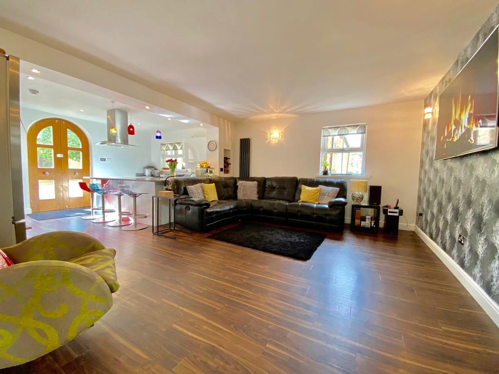 Family/dining area