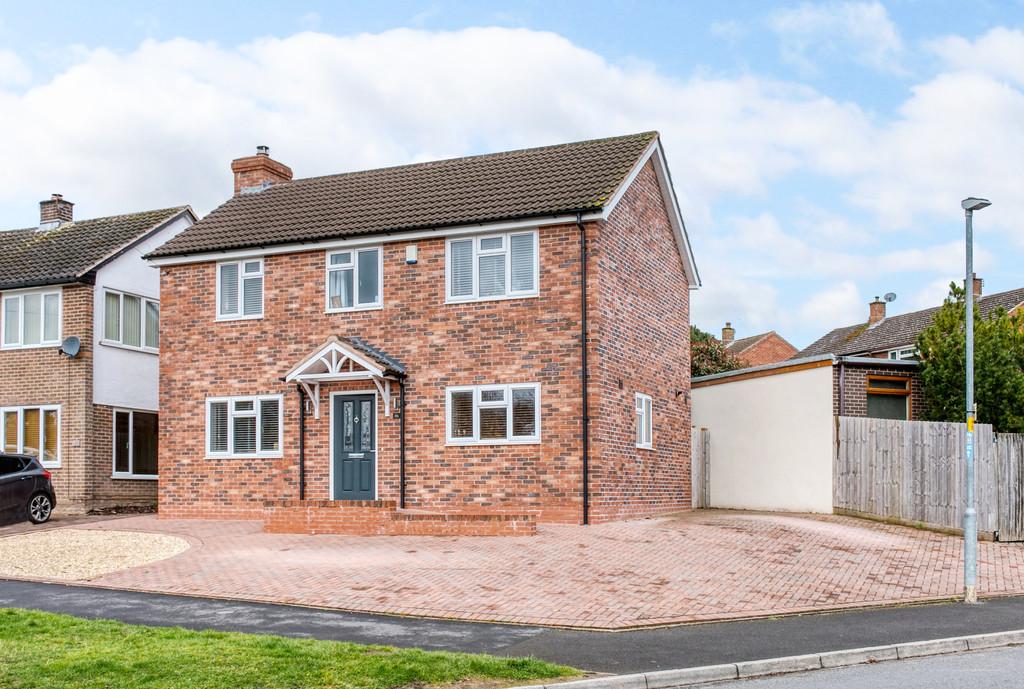 Fordhouse Road, Bromsgrove, B60 2LU 3 bed detached house £325,000