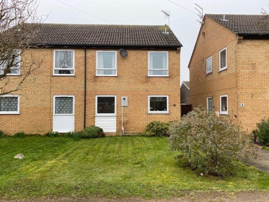 Cromwell Close, Martham 3 bed semidetached house £750 pcm (£173 pw)