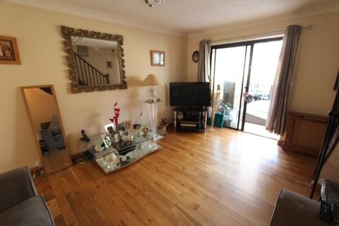 3 Bull Close, Grays, RM16 6PN