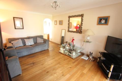 3 Bull Close, Grays, RM16 6PN