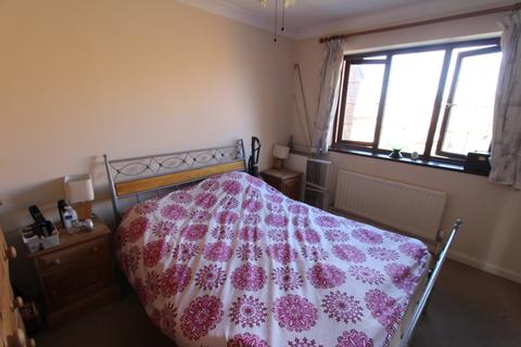 3 Bull Close, Grays, RM16 6PN