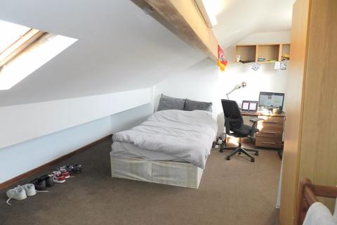 12 Spring Grove View, Leeds, LS6 1RW