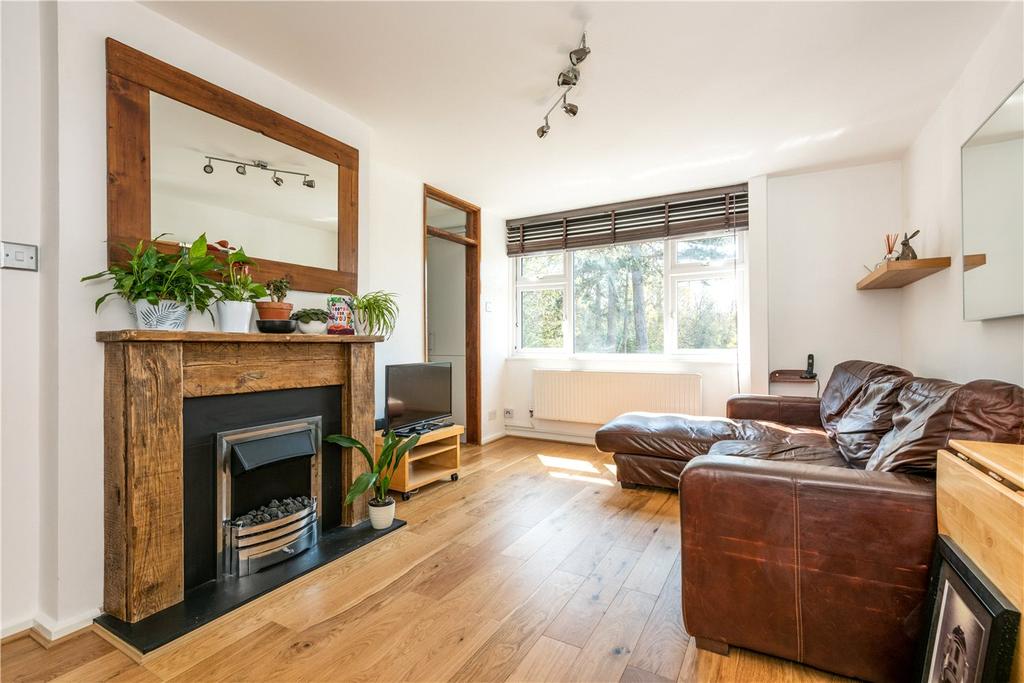 Berkeley Court, Weybridge, KT13 1 bed apartment £925 pcm (£213 pw)