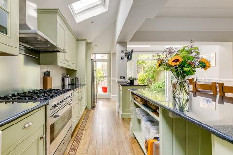 16 Ravenslea Road, London, SW12 8RY