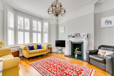 16 Ravenslea Road, London, SW12 8RY