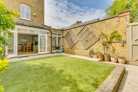 16 Ravenslea Road, London, SW12 8RY