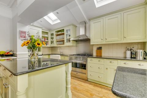 16 Ravenslea Road, London, SW12 8RY