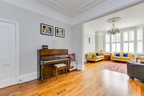 16 Ravenslea Road, London, SW12 8RY