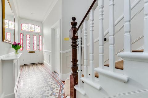 16 Ravenslea Road, London, SW12 8RY