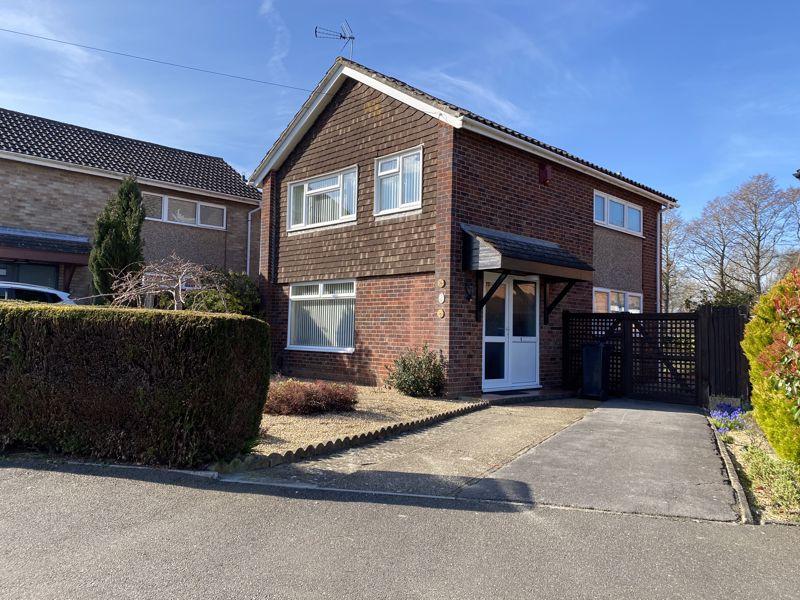 Allen Road, Hedge End, SO30 4ER 3 bed detached house £325,000