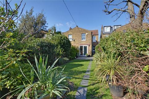 71 Effingham Road, London, SE12 8NT