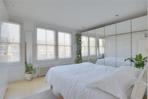 71 Effingham Road, London, SE12 8NT