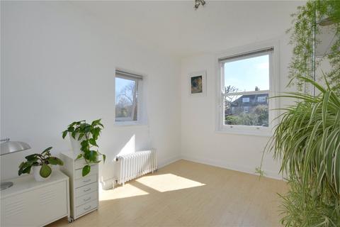 71 Effingham Road, London, SE12 8NT