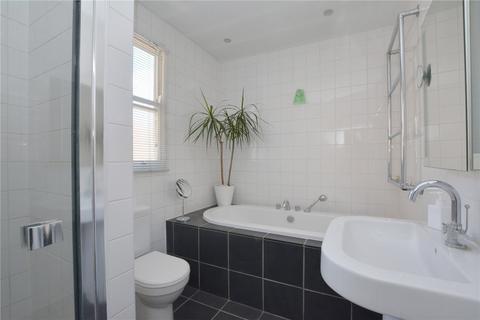 71 Effingham Road, London, SE12 8NT