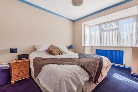 39 Birch Road, Godalming, GU7 3NT