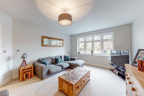 4 bedroom detached house for sale, Croxford Close, Limes Avenue, Horley, RH6