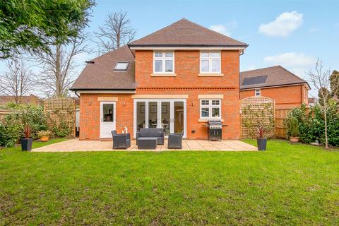 4 bedroom detached house for sale, Croxford Close, Limes Avenue, Horley, RH6