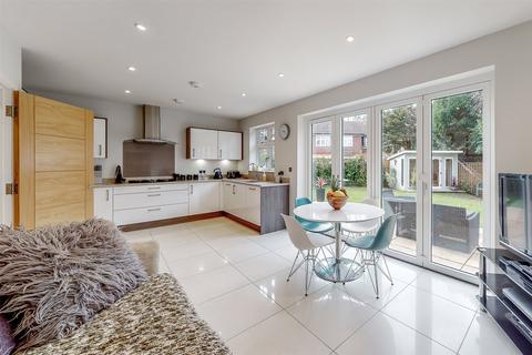 4 bedroom detached house for sale, Croxford Close, Limes Avenue, Horley, RH6
