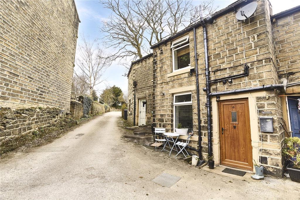 Well Hill, Honley, Holmfirth, HD9 2 bed terraced house £110,000