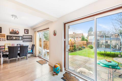 73 Broadfields Avenue, Edgware, HA8 8SL