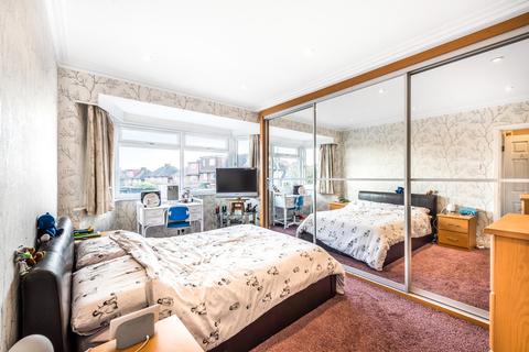73 Broadfields Avenue, Edgware, HA8 8SL