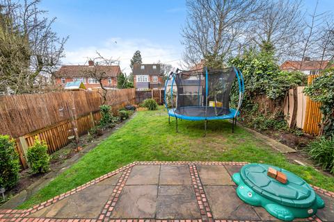 73 Broadfields Avenue, Edgware, HA8 8SL