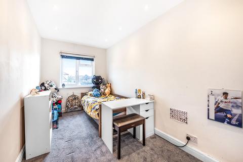 73 Broadfields Avenue, Edgware, HA8 8SL