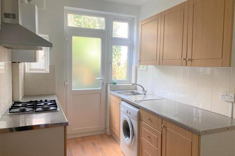 2 bedroom flat to rent, Porch Way, London, N20