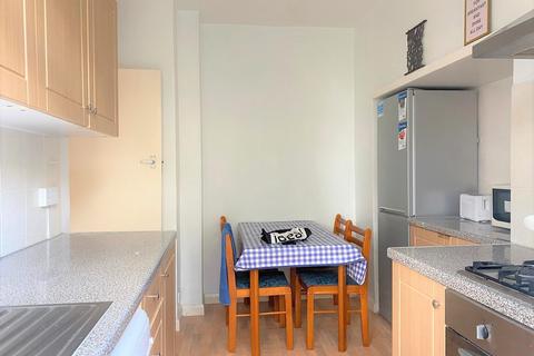 2 bedroom flat to rent, Porch Way, London, N20