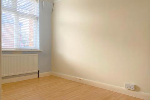 2 bedroom flat to rent, Porch Way, London, N20