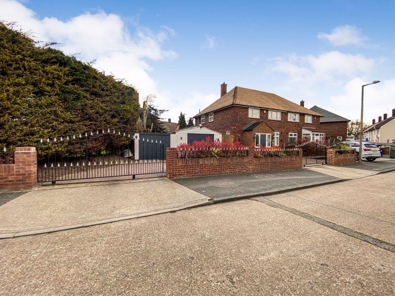 Callan Grove, South Ockendon 3 bed semidetached house £440,000
