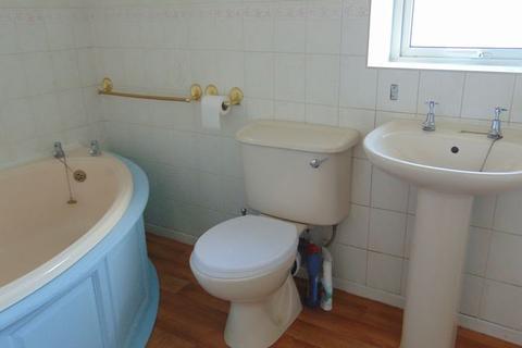 3 bedroom semi-detached house to rent - Sussex Drive, Stoke-On-Trent