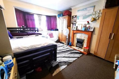 20 The Gardens, Feltham, TW14 9PW