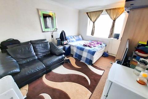20 The Gardens, Feltham, TW14 9PW