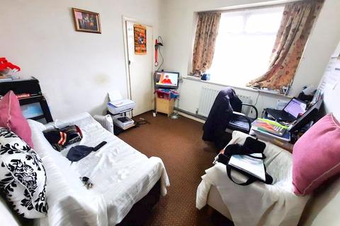 20 The Gardens, Feltham, TW14 9PW