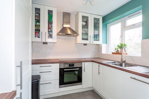 9, Park Court Park Road, New Malden, KT3 5AE