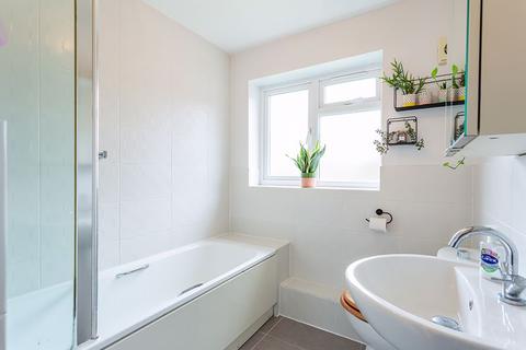 9, Park Court Park Road, New Malden, KT3 5AE