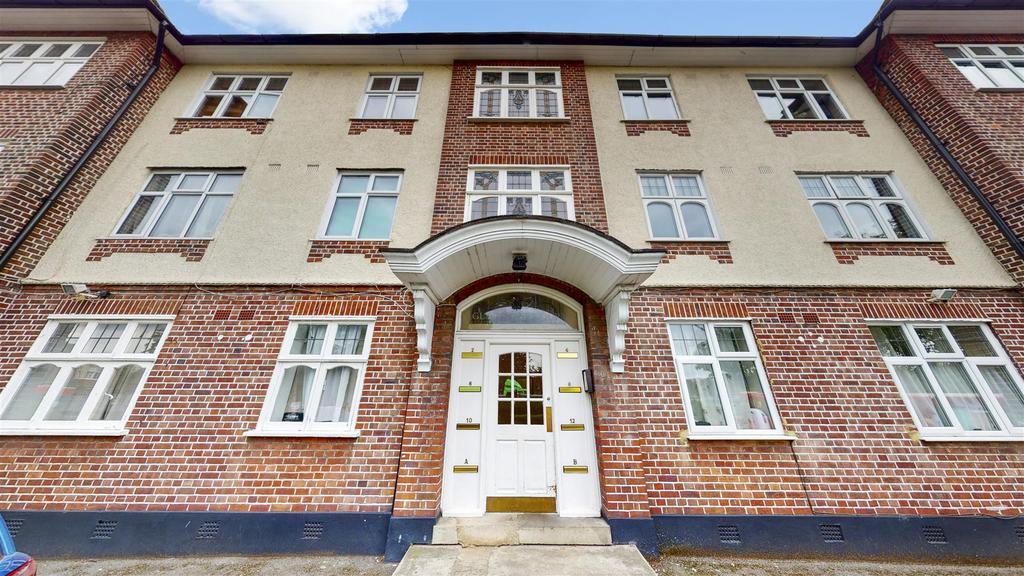Anson Road, Cricklewood 3 bed apartment £1,500 pcm (£346 pw)
