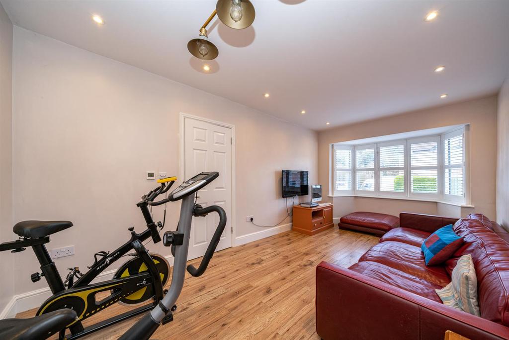 West Valley Road, Apsley Manor Estate, Hertfordshire, HP3 0AN 5 bed