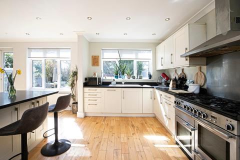 7 Harewood Hill, Theydon Bois, Epping, CM16 7EA