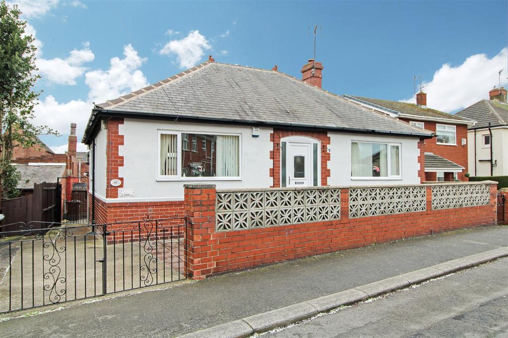 Heatons Bank, Rawmarsh, Rotherham, S62 2 bed detached bungalow for sale