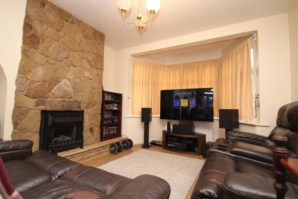 Oxford Close, Mitcham 4 bed end of terrace house - £1,850 pcm (£427 pw)